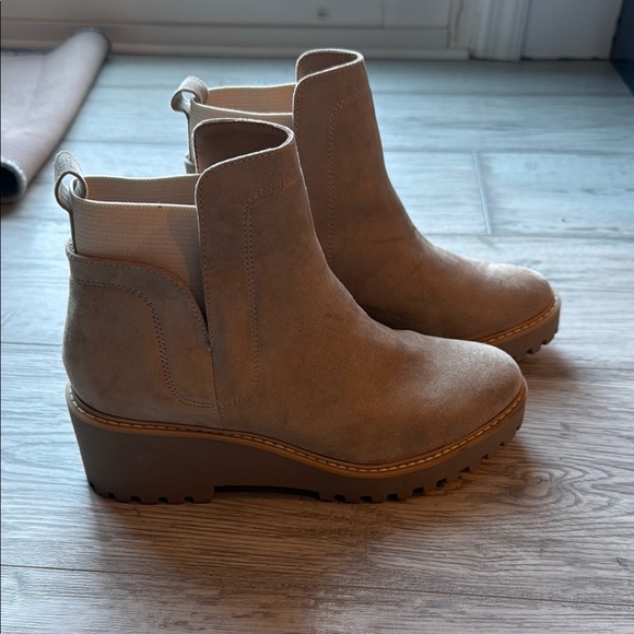 Dolce Vita Shoes - Dolce Vita Tan Chelsea Ankle Boots with Chunky Sole